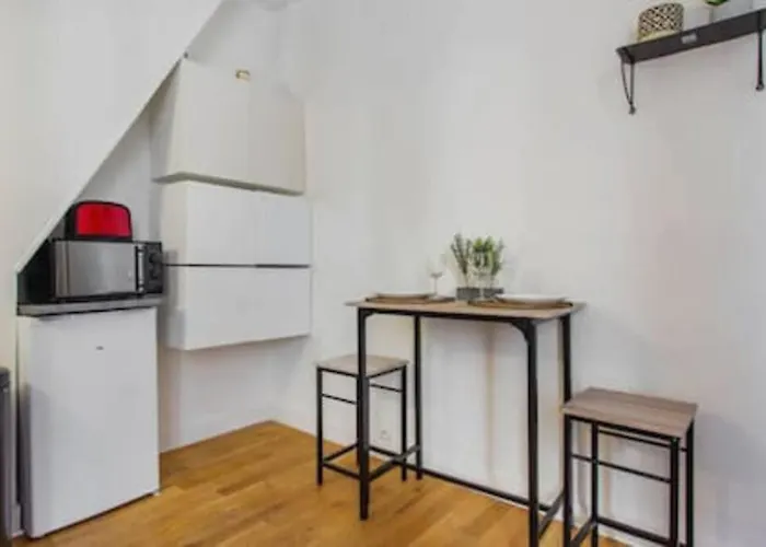 Sevres Cosy Studio